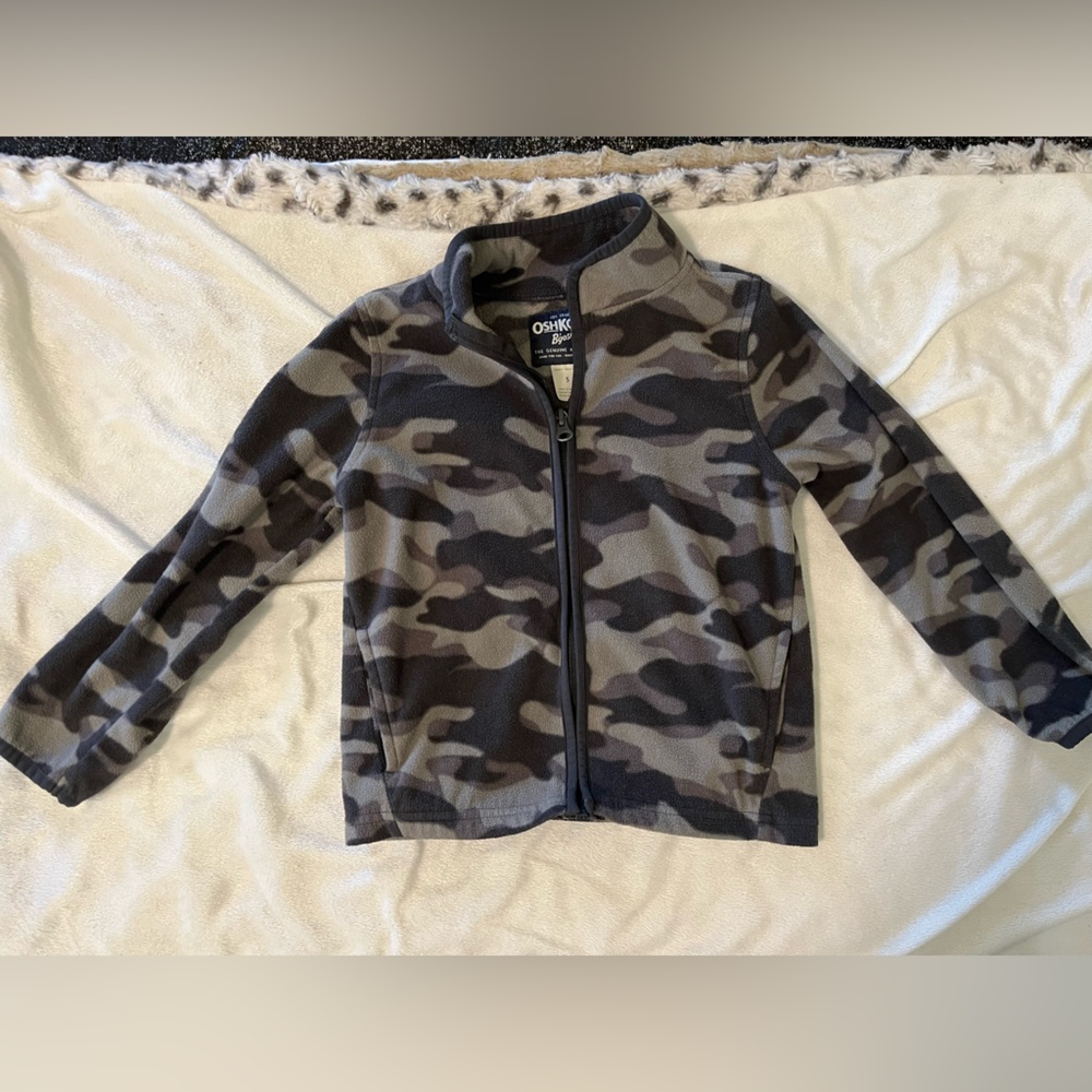 Gray Zip Up Jacket. (Boy)